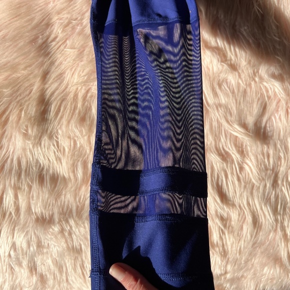 90 Degree Workout Capris with Mesh Panels - Picture 4 of 4